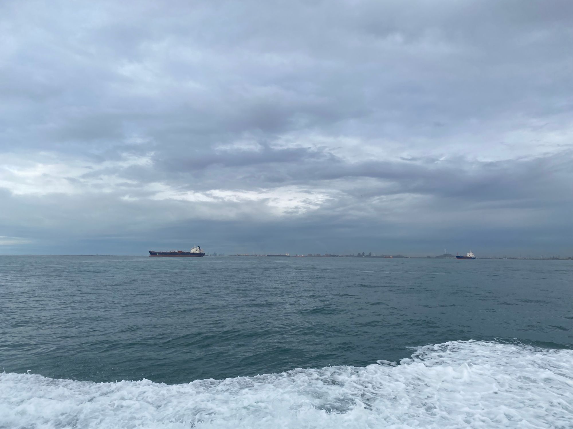 Création d’une zone de réglementation des émissions de polluants en mer Méditerranée