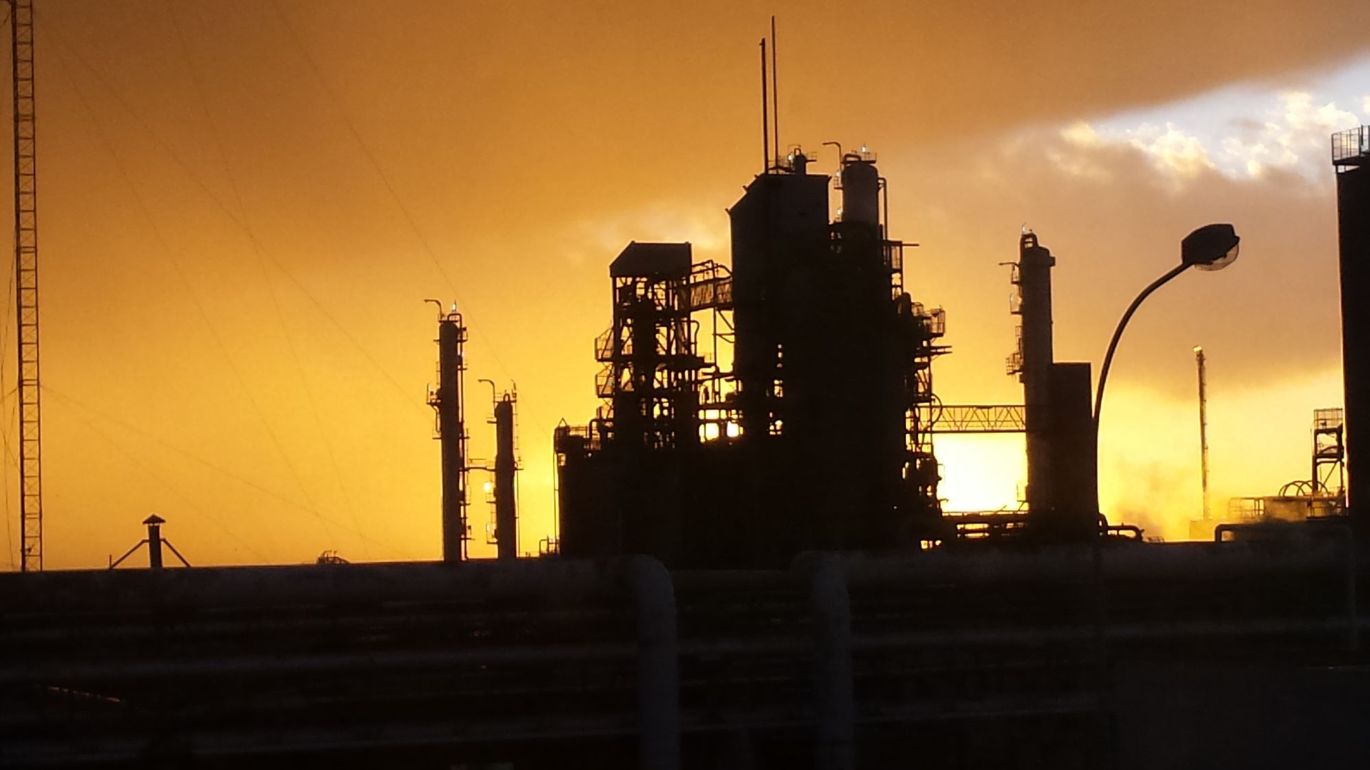 Est-ce que les industriels polluent plus la nuit ?